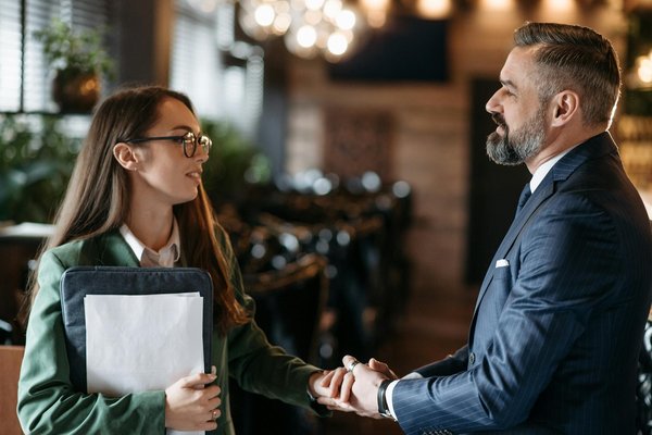 Revolutionizing UK Retail: Leveraging Virtual Try-On Tech to Slash Return Rates